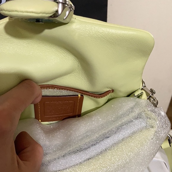 Coach Tabby shoulder bag 18 in Pale lime pillow leather - Picture 12 of 15